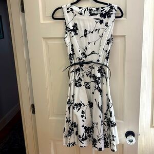 Grace Karin black & white floral 50s style unlined, stretchy size M dress